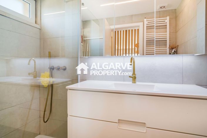 Image No.28-5 Bed Apartment for sale