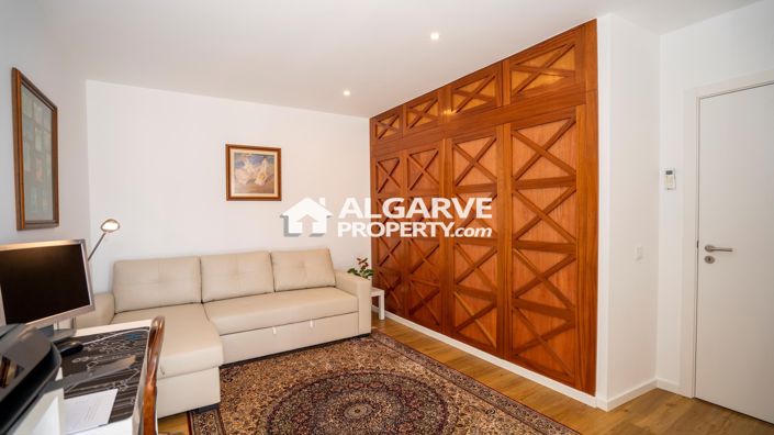 Image No.19-5 Bed Villa for sale