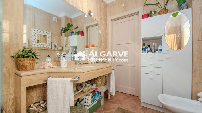 Image No.19-3 Bed Villa for sale