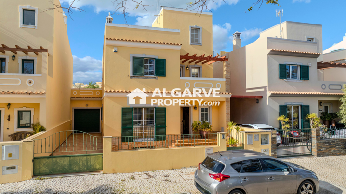 Image No.1-3 Bed Villa for sale