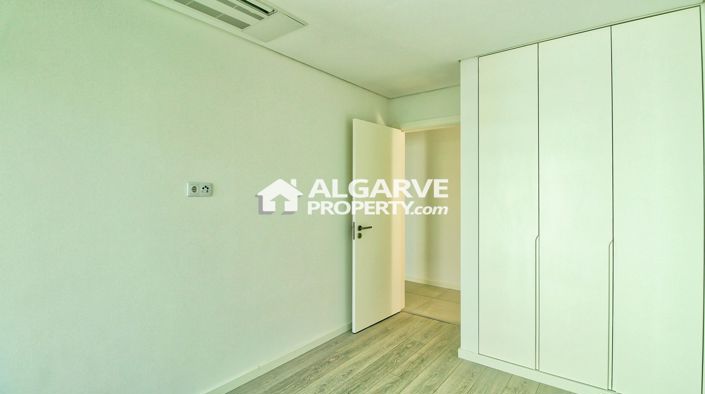 Image No.13-3 Bed Apartment for sale