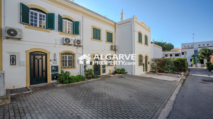 Image No.16-2 Bed Townhouse for sale