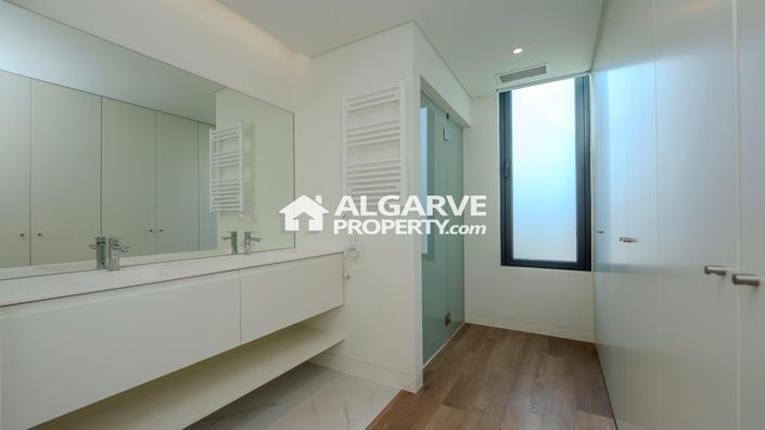 Image No.11-3 Bed Semi-Detached for sale