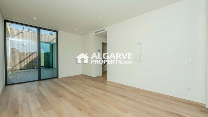 Image No.14-3 Bed Semi-Detached for sale