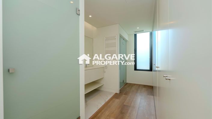 Image No.16-3 Bed Semi-Detached for sale