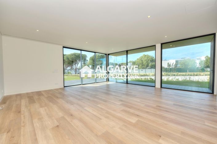 Image No.9-3 Bed Semi-Detached for sale