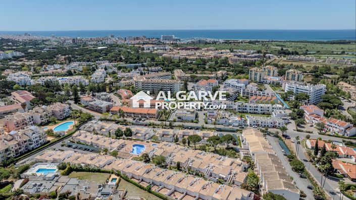 Image No.24-3 Bed Townhouse for sale