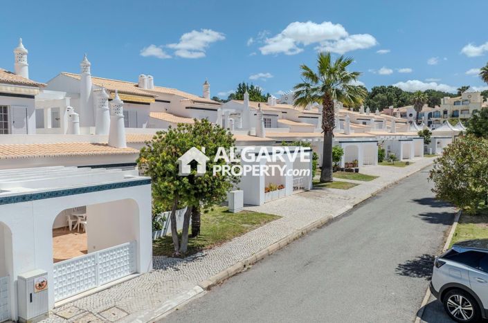 Image No.23-3 Bed Townhouse for sale