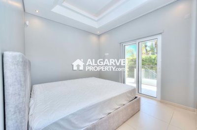 3-12017-78d1f4f8b6655591b02d22fabb36a692d73cc