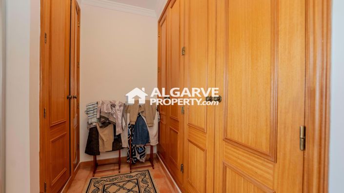 Image No.16-4 Bed Semi-Detached for sale