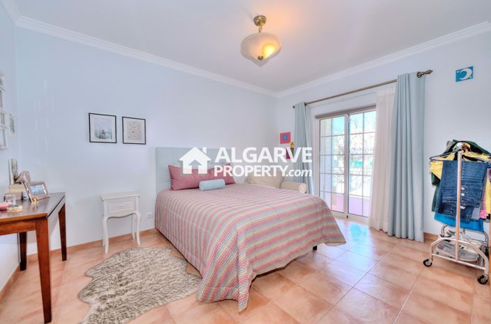 Image No.18-4 Bed Semi-Detached for sale