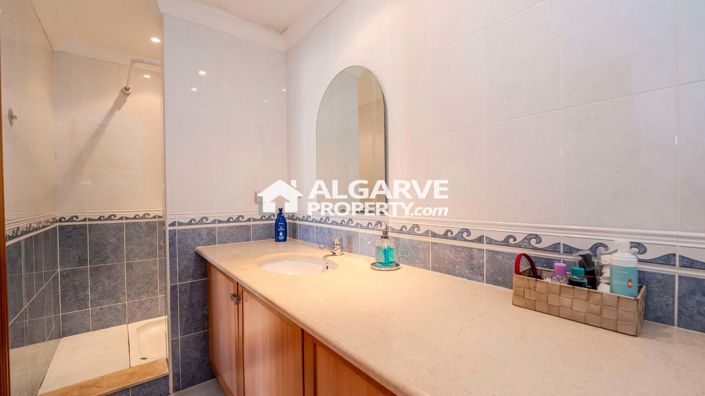 Image No.20-4 Bed Semi-Detached for sale