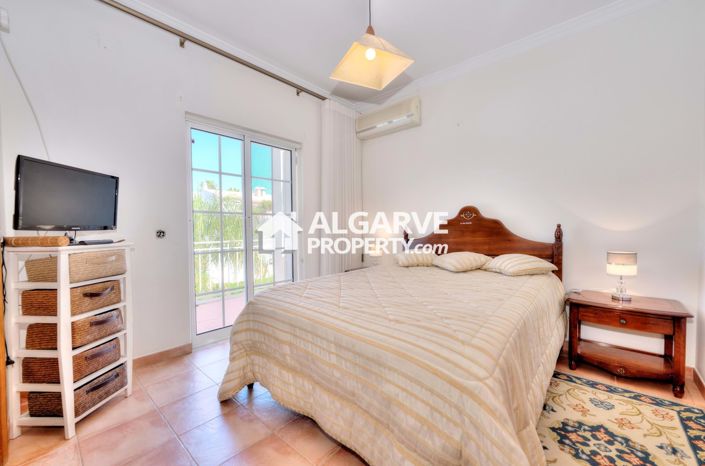 Image No.21-4 Bed Semi-Detached for sale