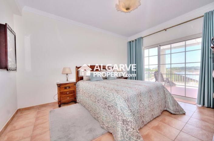 Image No.3-4 Bed Semi-Detached for sale