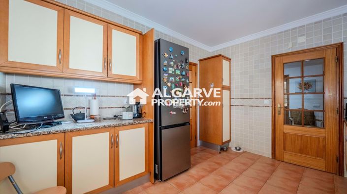 Image No.9-4 Bed Semi-Detached for sale