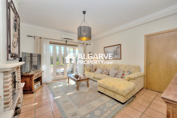 Image No.10-4 Bed Villa for sale