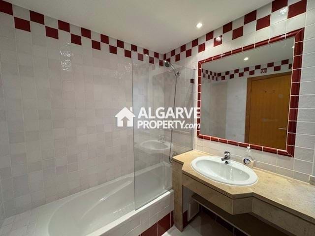 Image No.25-2 Bed Apartment for sale