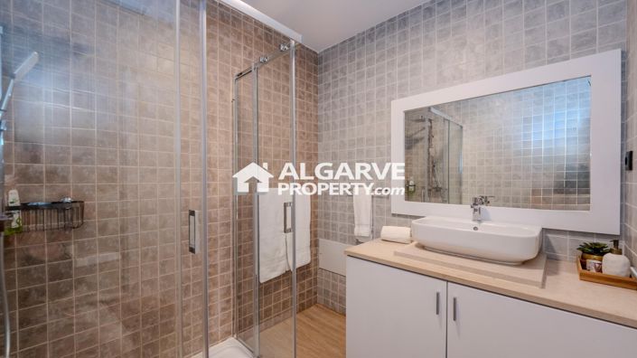 Image No.14-3 Bed Townhouse for sale