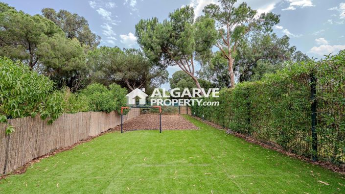 Image No.20-3 Bed Townhouse for sale