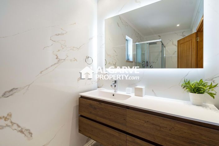 Image No.22-4 Bed Villa for sale