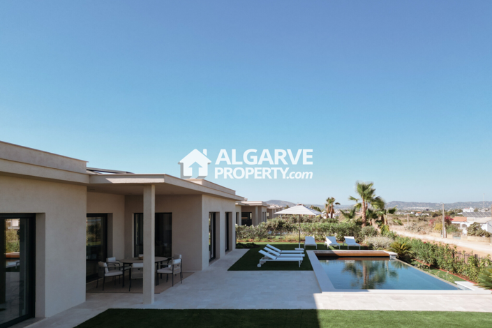 Image No.1-4 Bed Villa for sale