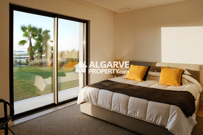 Image No.3-4 Bed Villa for sale