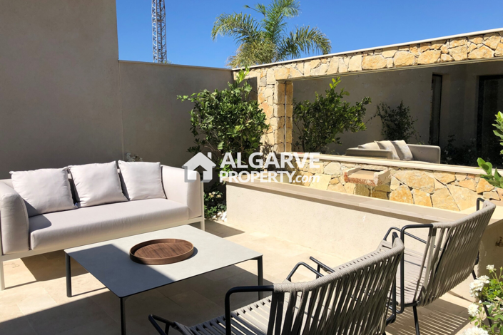 Image No.1-4 Bed Villa for sale