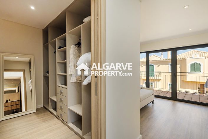 Image No.17-6 Bed Semi-Detached for sale