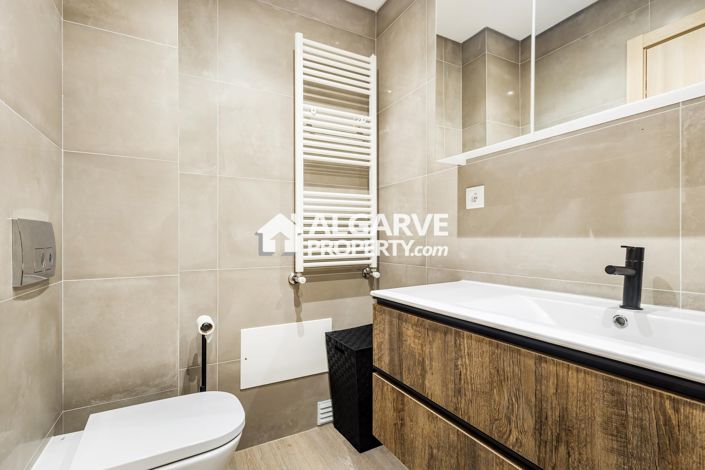 Image No.29-6 Bed Semi-Detached for sale