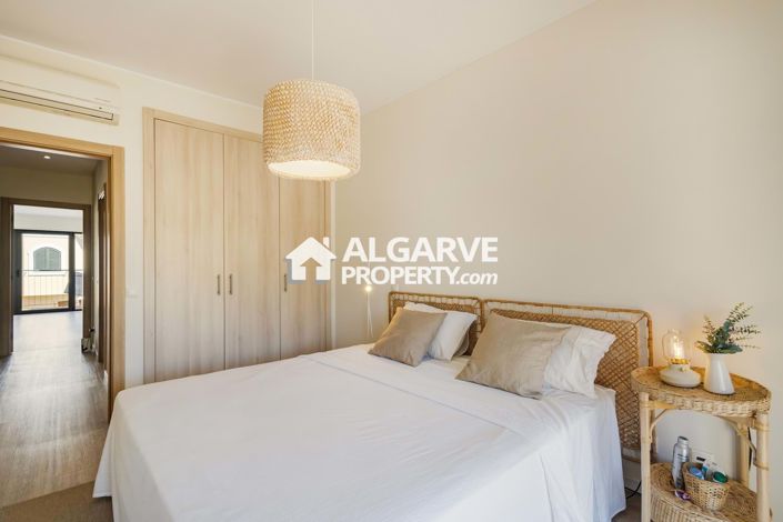 Image No.6-6 Bed Semi-Detached for sale