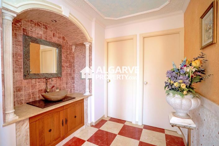 Image No.12-4 Bed Villa for sale