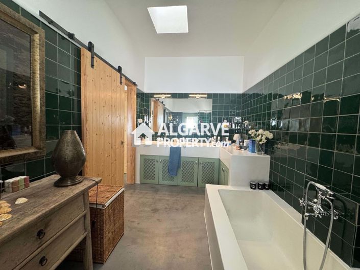 Image No.21-6 Bed Villa for sale