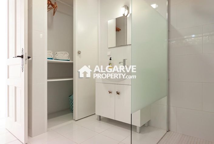 Image No.72-6 Bed Villa for sale