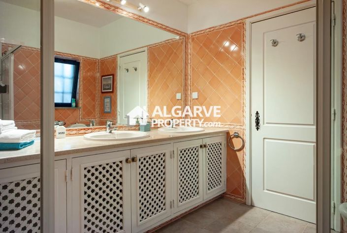 Image No.73-6 Bed Villa for sale