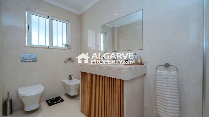 Image No.25-4 Bed Villa for sale