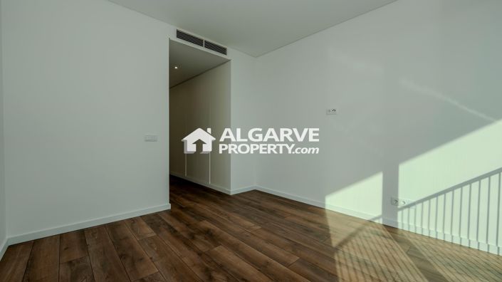 Image No.11-3 Bed Apartment for sale