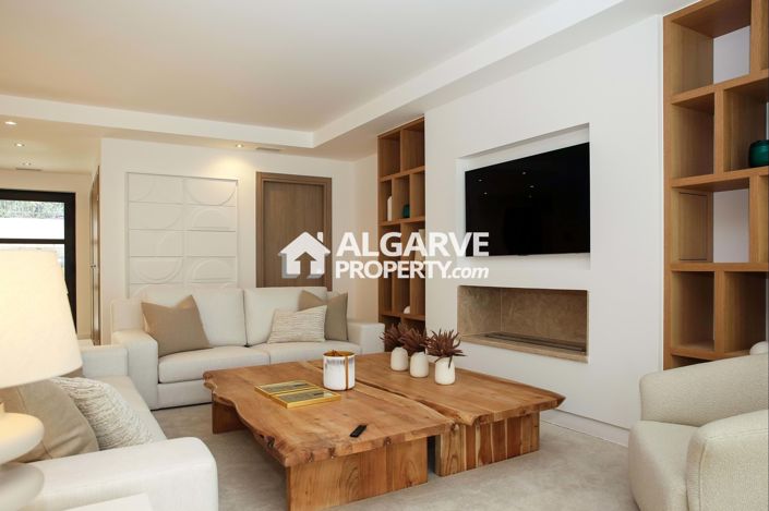 Image No.3-4 Bed Villa for sale