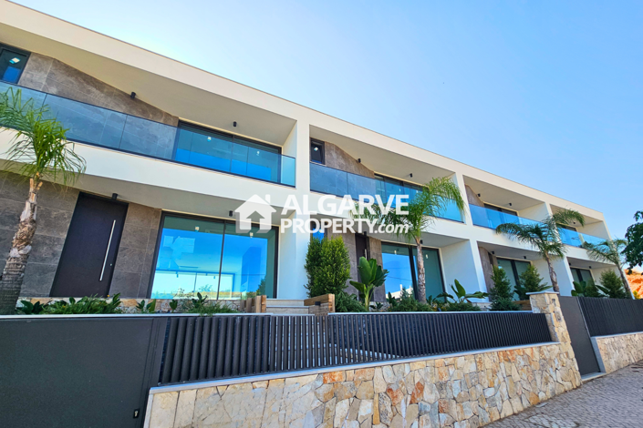 Image No.1-3 Bed Townhouse for sale