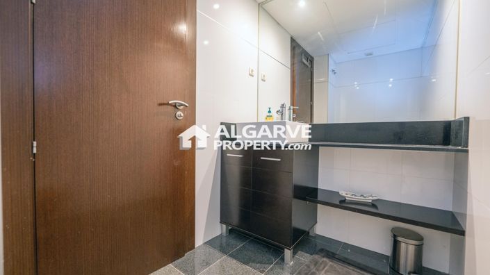 Image No.10-5 Bed Townhouse for sale