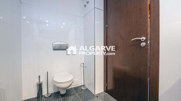 Image No.11-5 Bed Townhouse for sale