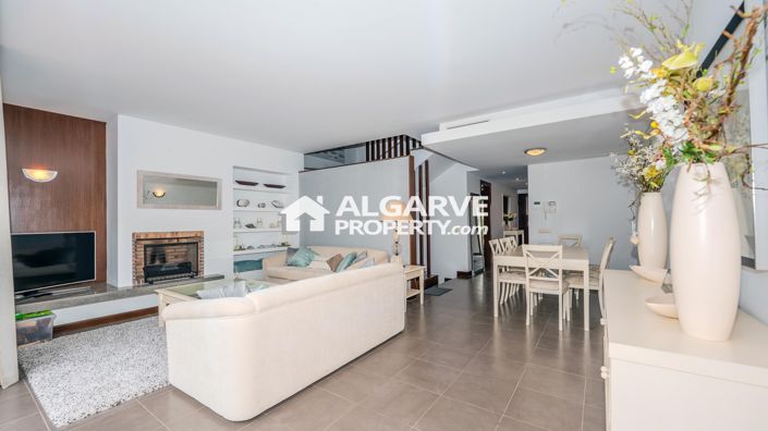 Image No.2-5 Bed Townhouse for sale