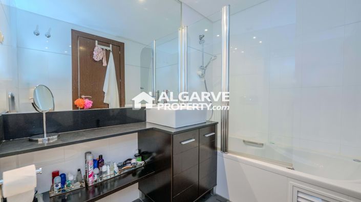 Image No.20-5 Bed Townhouse for sale