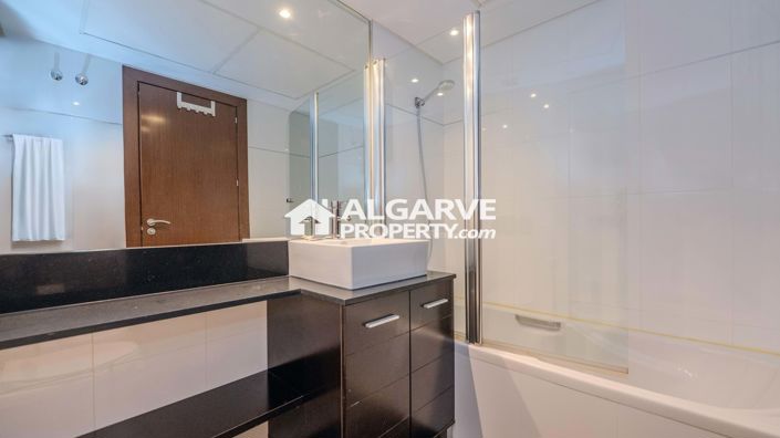 Image No.22-5 Bed Townhouse for sale