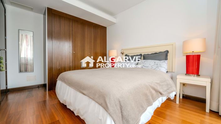 Image No.24-5 Bed Townhouse for sale