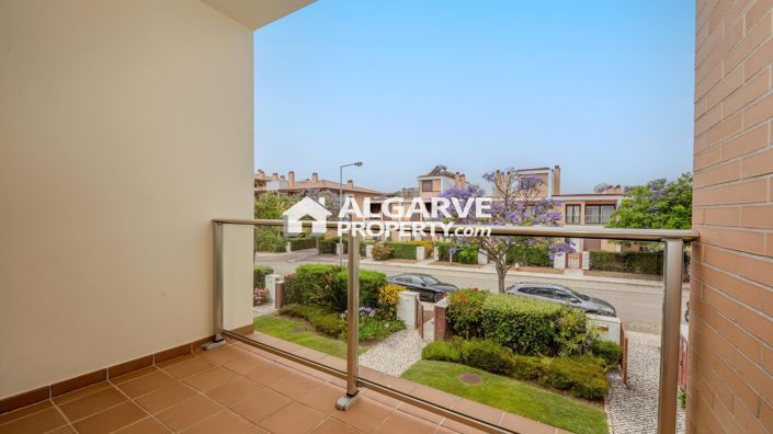 Image No.25-5 Bed Townhouse for sale