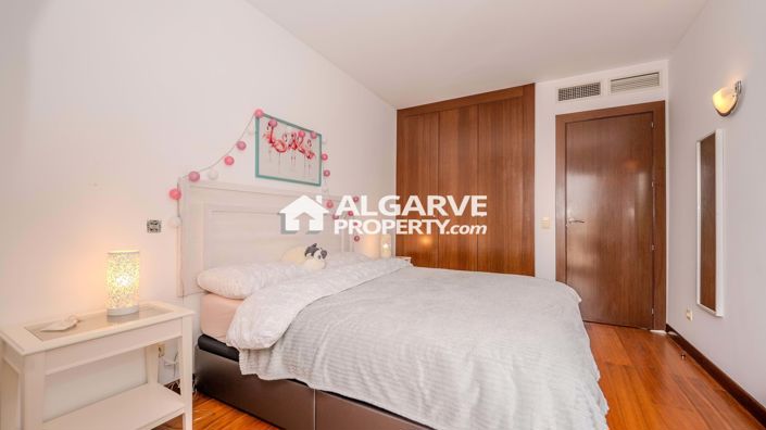 Image No.26-5 Bed Townhouse for sale