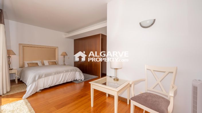 Image No.3-5 Bed Townhouse for sale