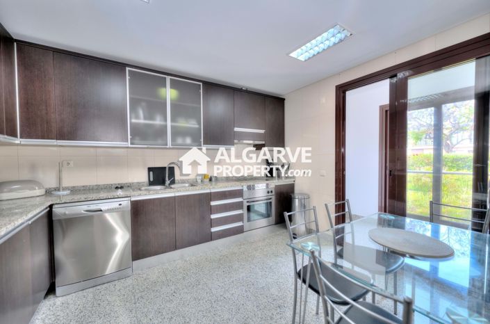 Image No.4-5 Bed Townhouse for sale