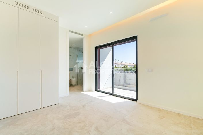 Image No.28-4 Bed Villa for sale