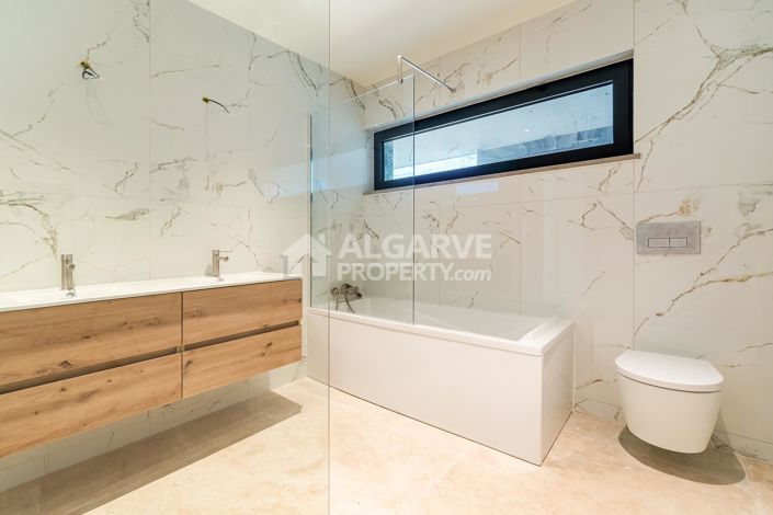 Image No.40-4 Bed Villa for sale